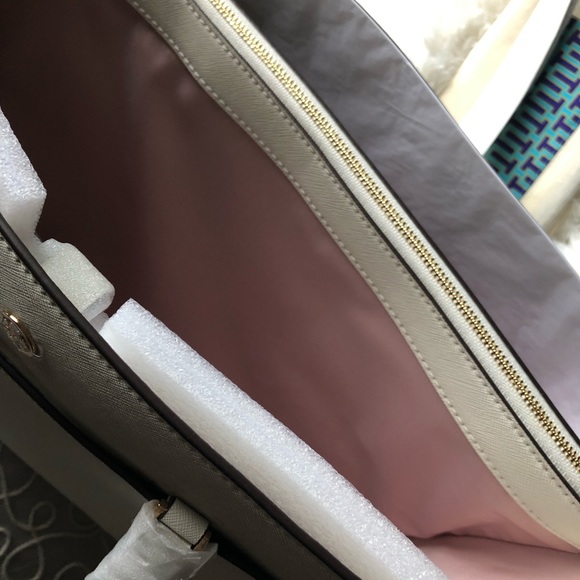 REDUCED! Today only!! New Tory Burch Large Tote - Picture 5 of 8